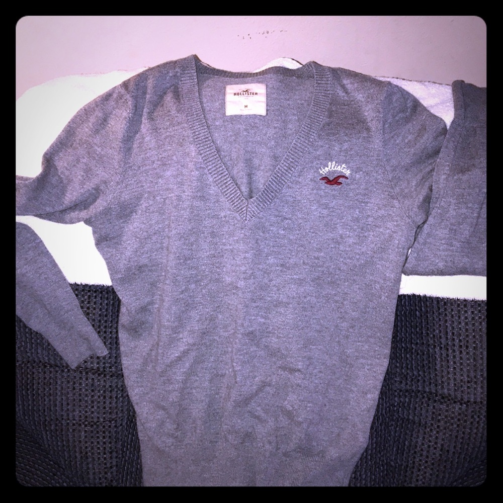 Gray Hollister v-neck shirt